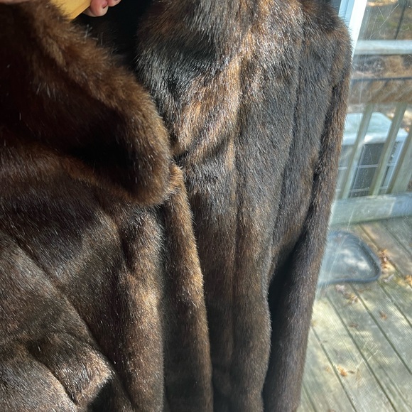 Fabulous Furs NEW women’s satin lined faux sable fur coat size L - Picture 2 of 5